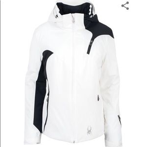 NEW!!!❤️ Amazing black and white soft women’s Spyder ski coat!
